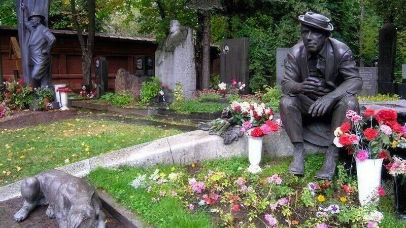Могила Юрия Никулина